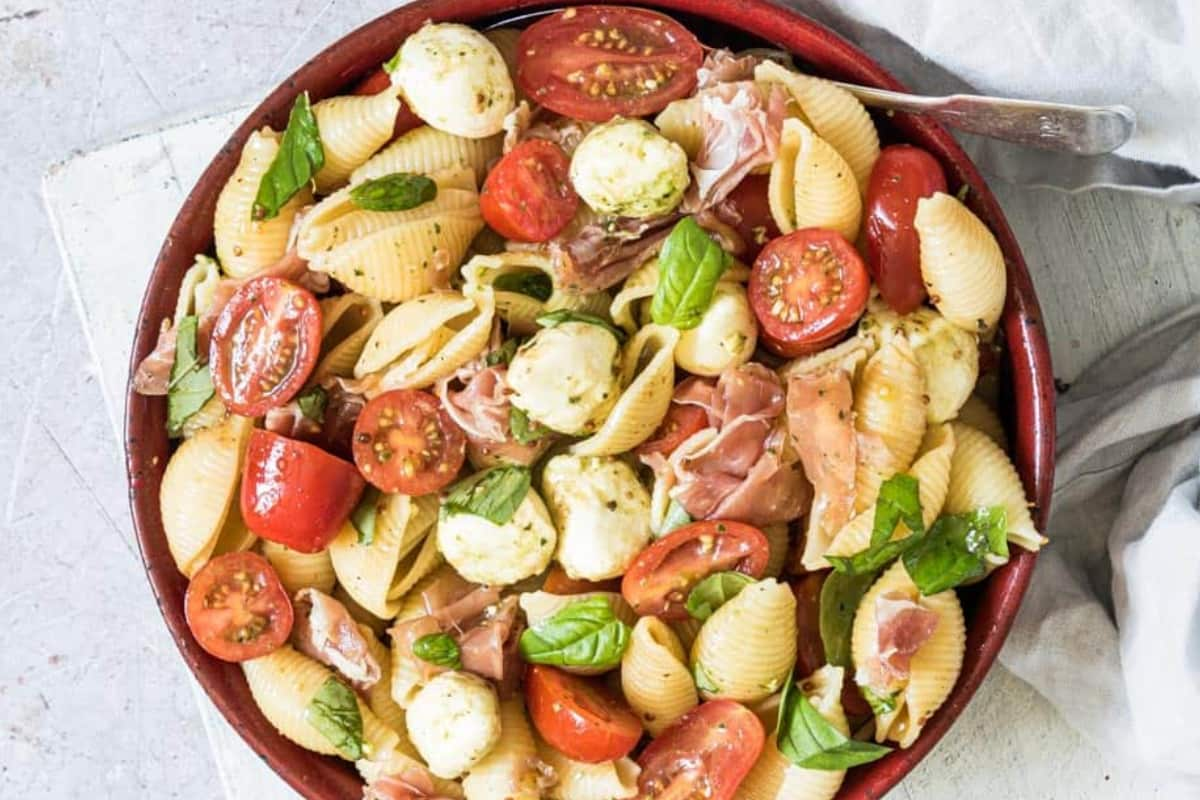 A bowl of caprese salad.