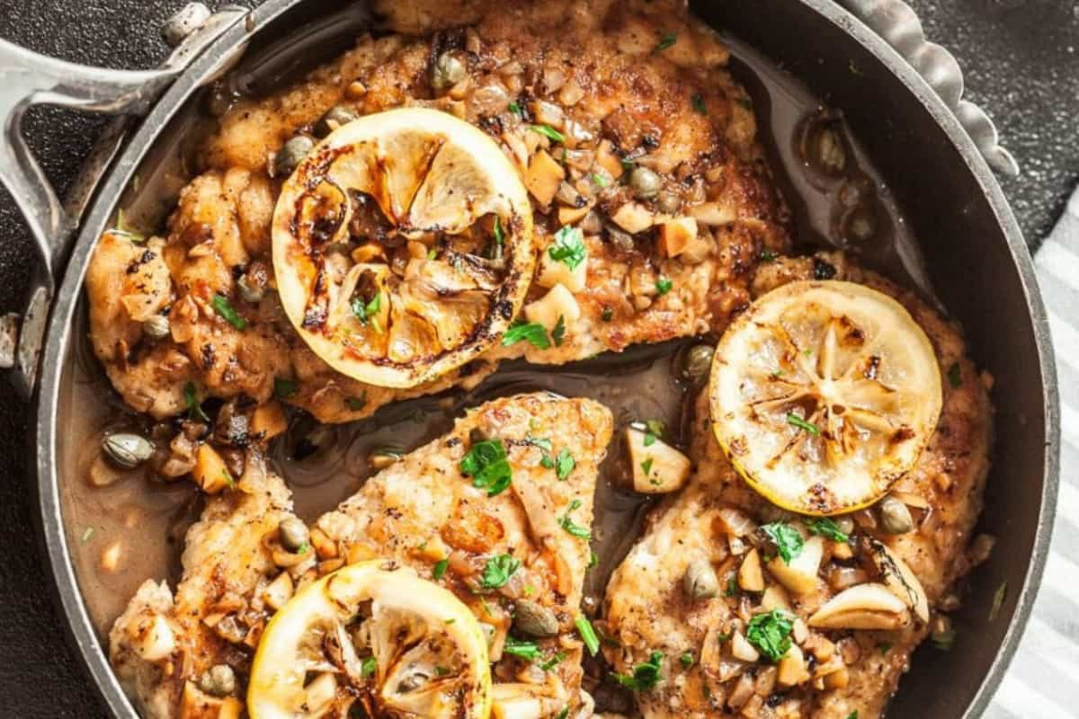 A skillet of low-carb chicken piccata.