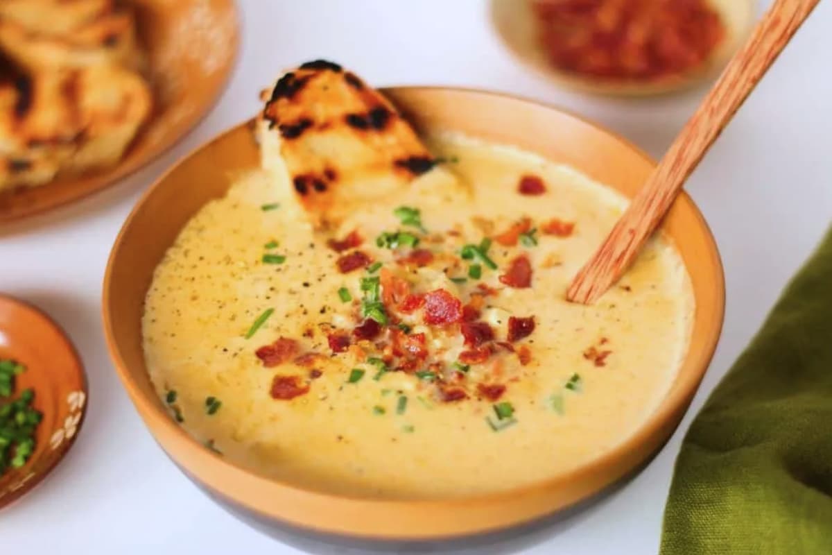 A bowl potato corn chowder.