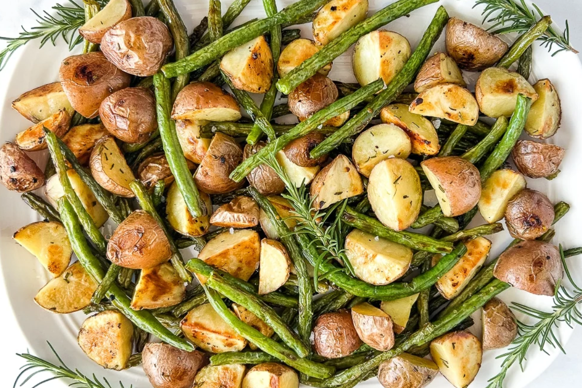 A tray of roasted green beans and potatoes.