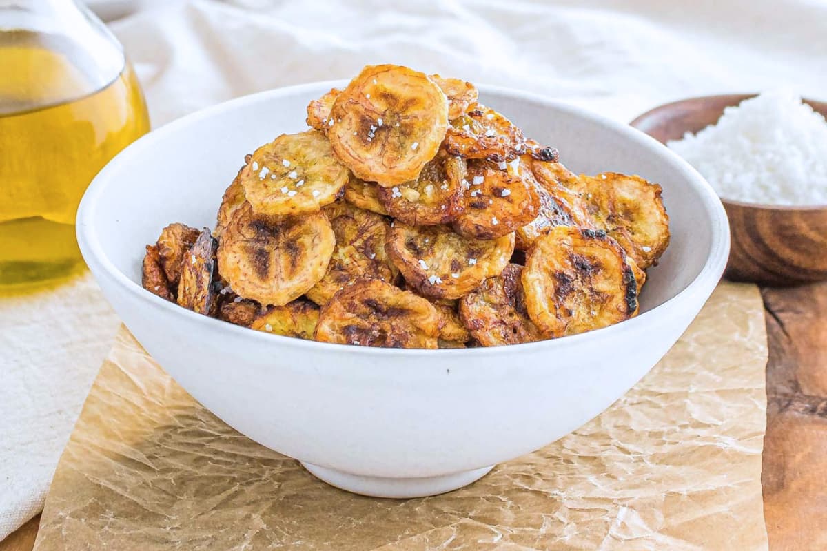 A bowl of air fryer banana chips.