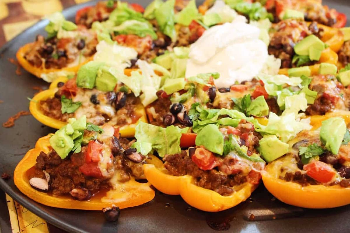 A plate of bell pepper nachos.