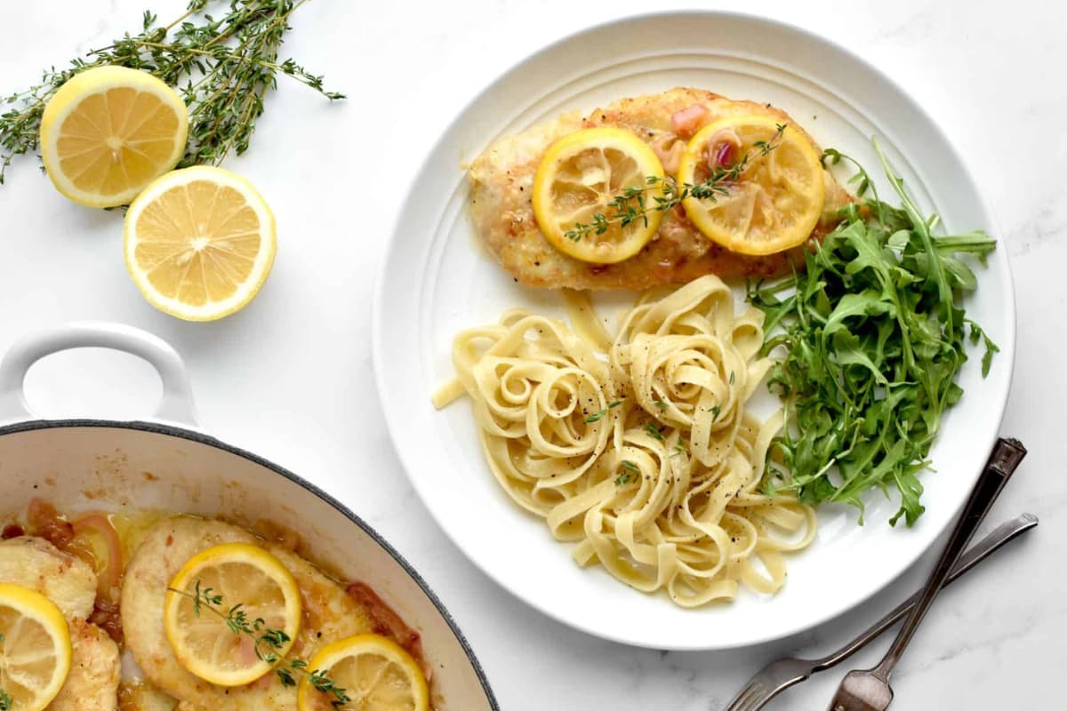 A plate of chicken limone.