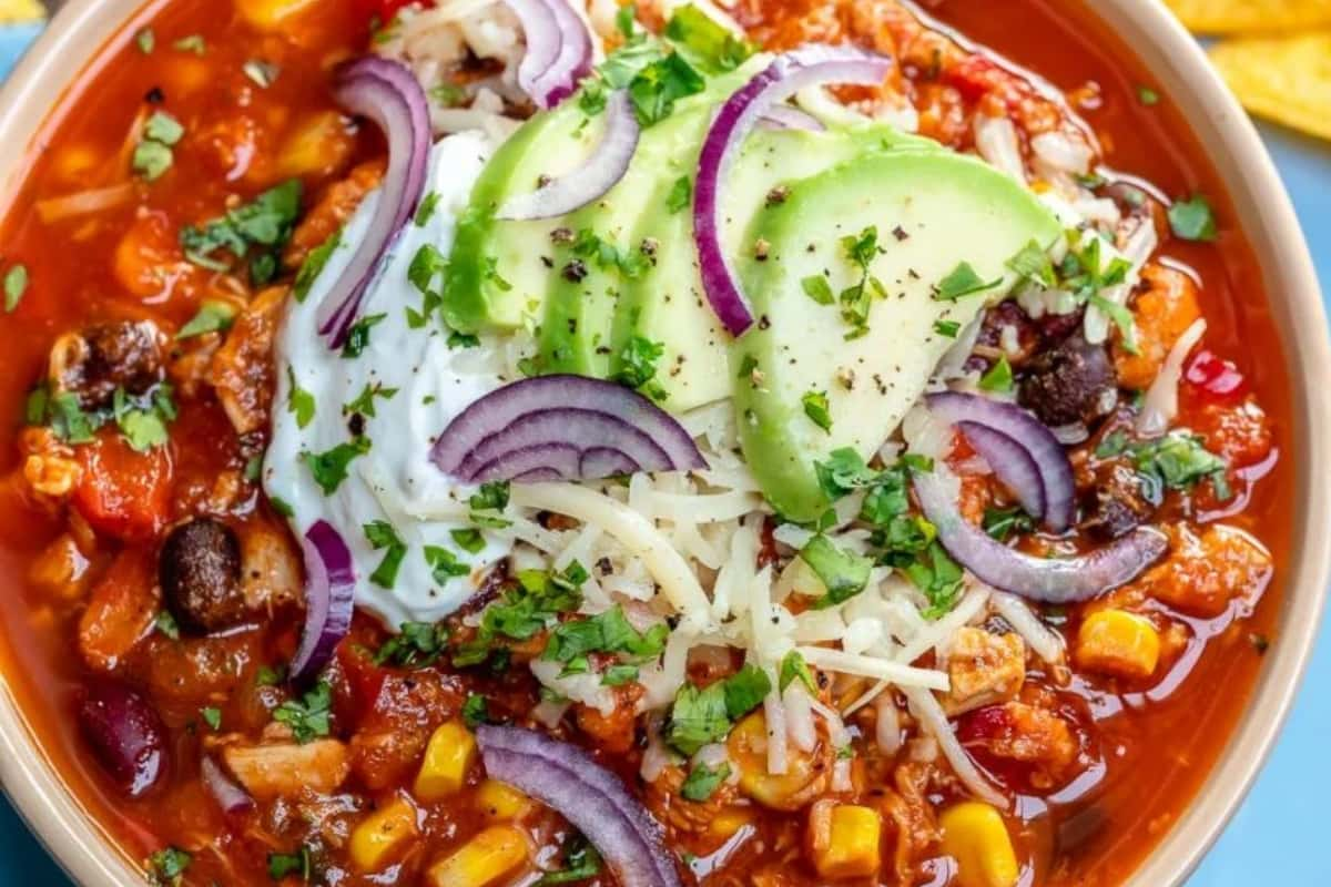 A bowl of easy chicken chili.