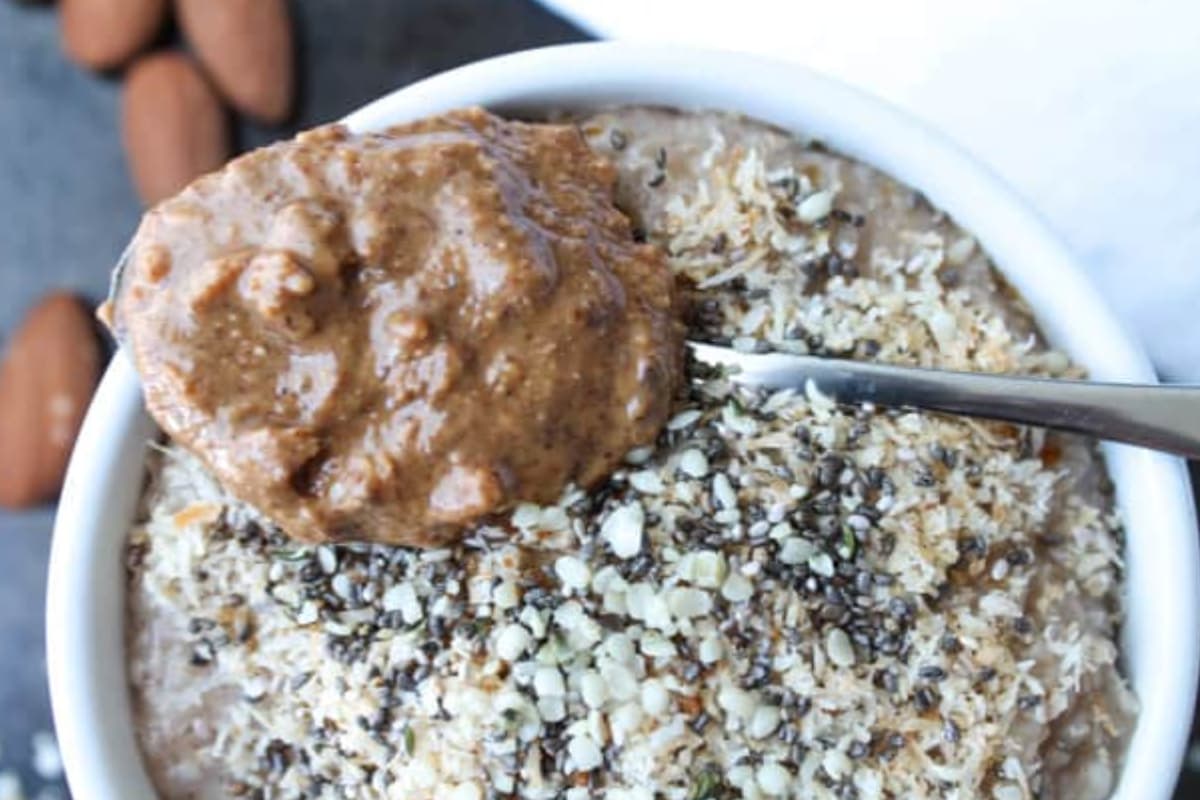 A bowl of oat bran breakfast bowl.