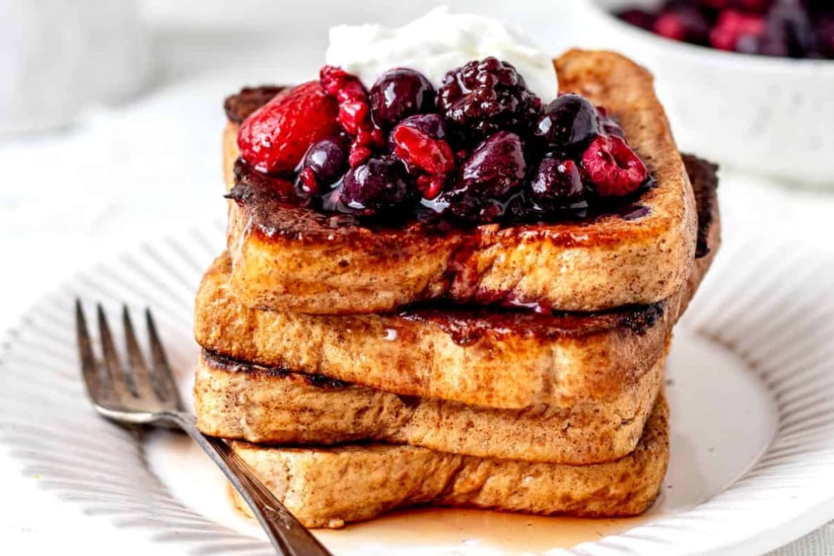 A plate of high fiber protein french toast.