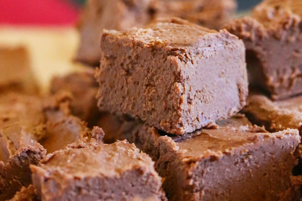 A plate of keto chocolate fudge.