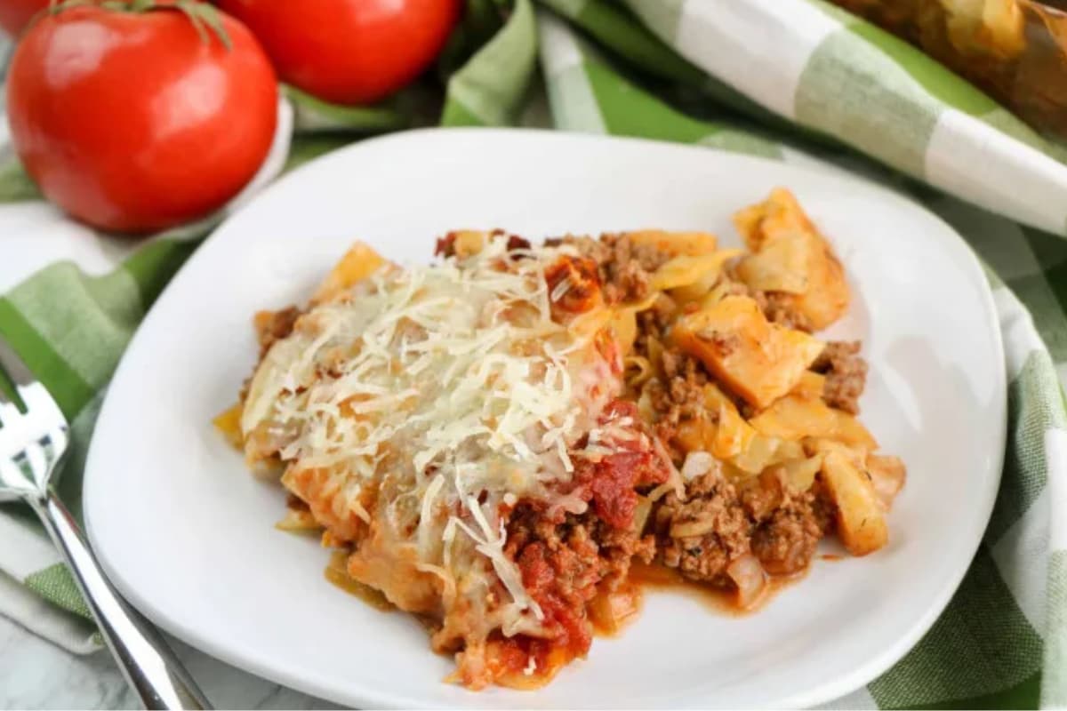 A dish of keto ground beef and cabbage casserole.