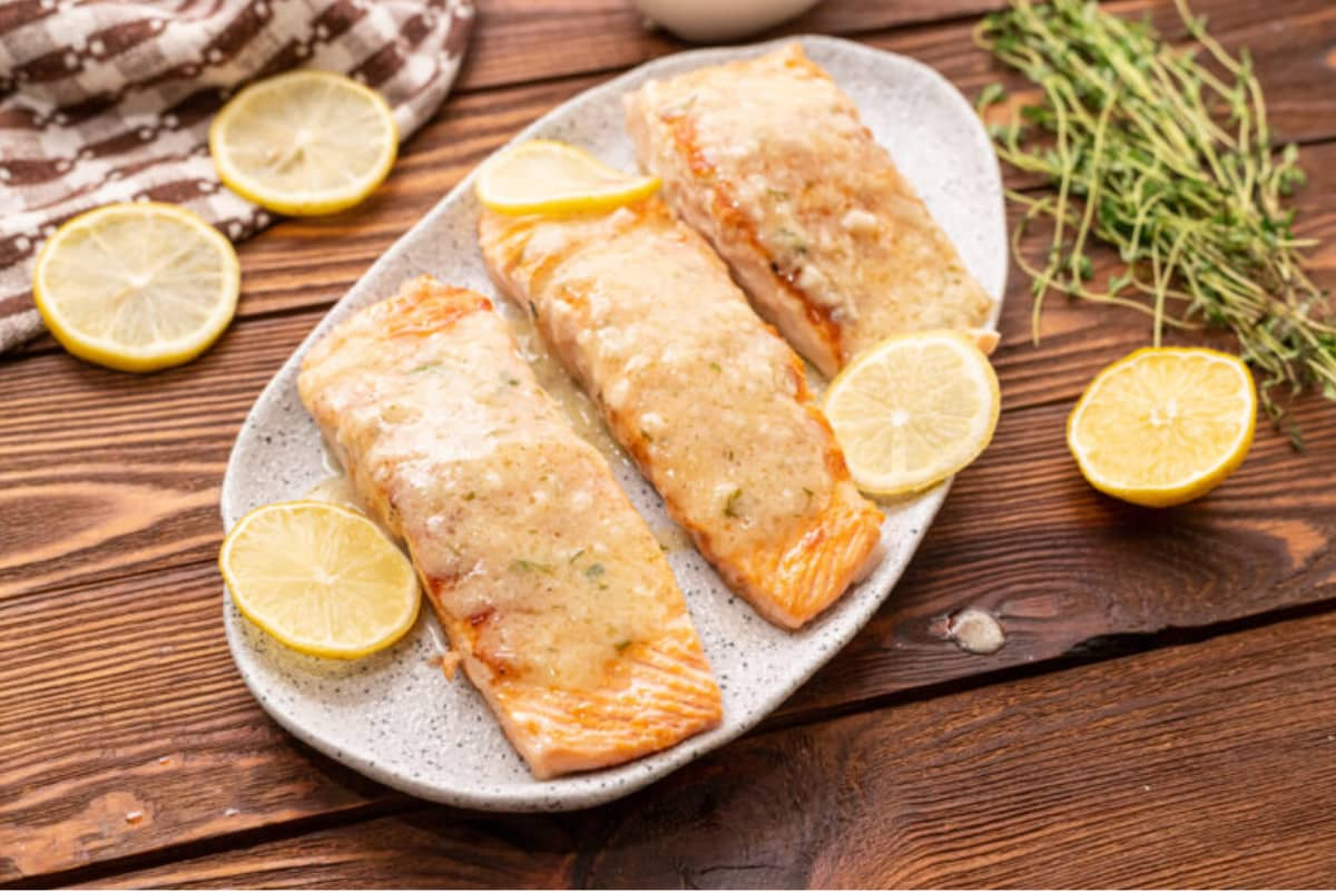 A plate of lemon garlic salmon.