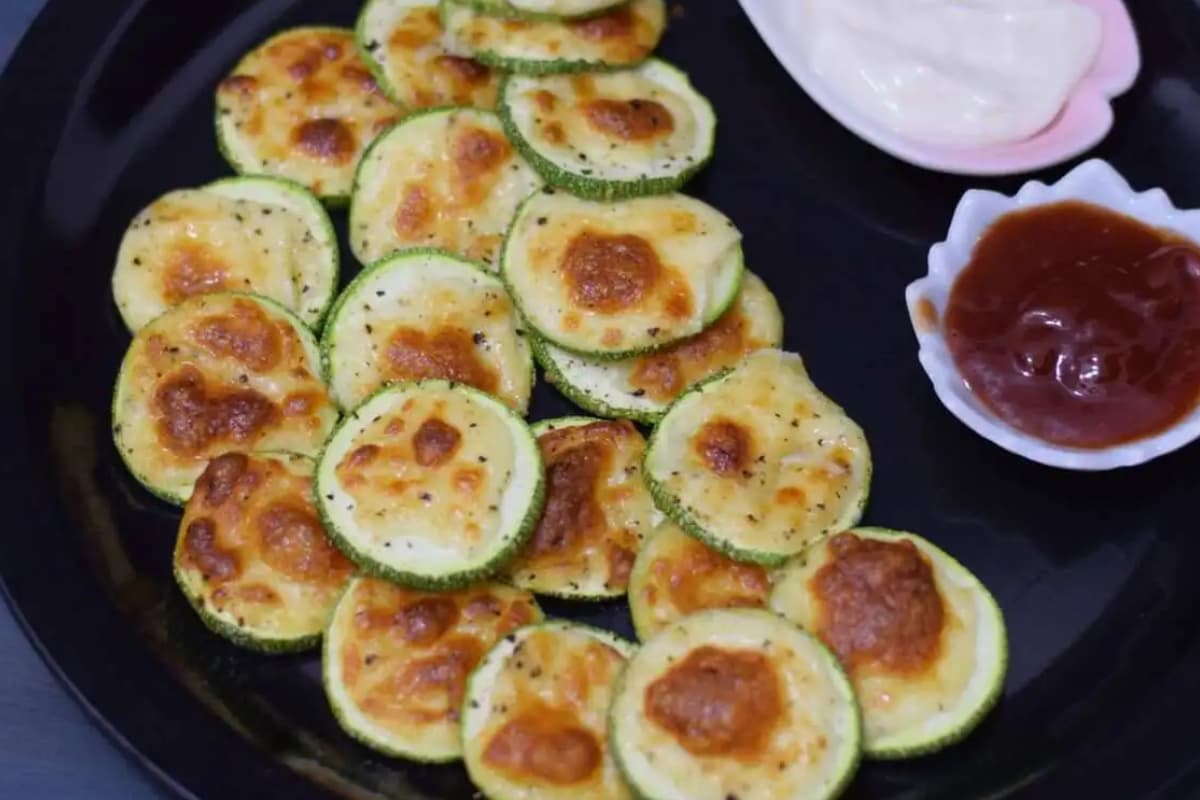 A plate of Air Fryer Zucchini Mozzarella.