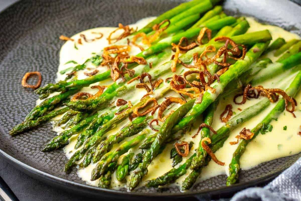 A plate of Asparagus With Bearnaise Sauce.