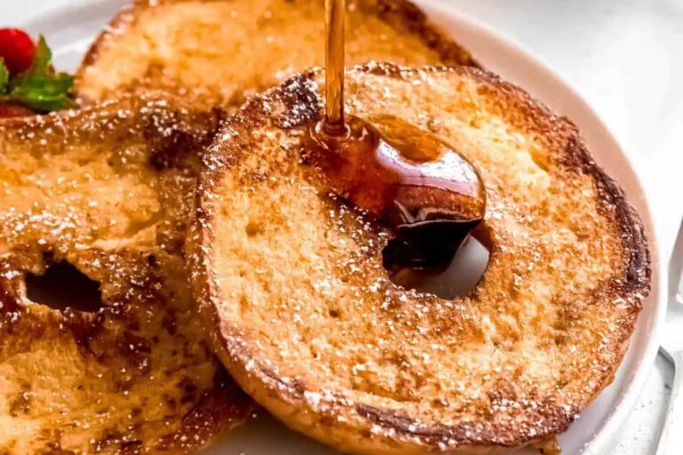 A plate of Bagel French Toast.