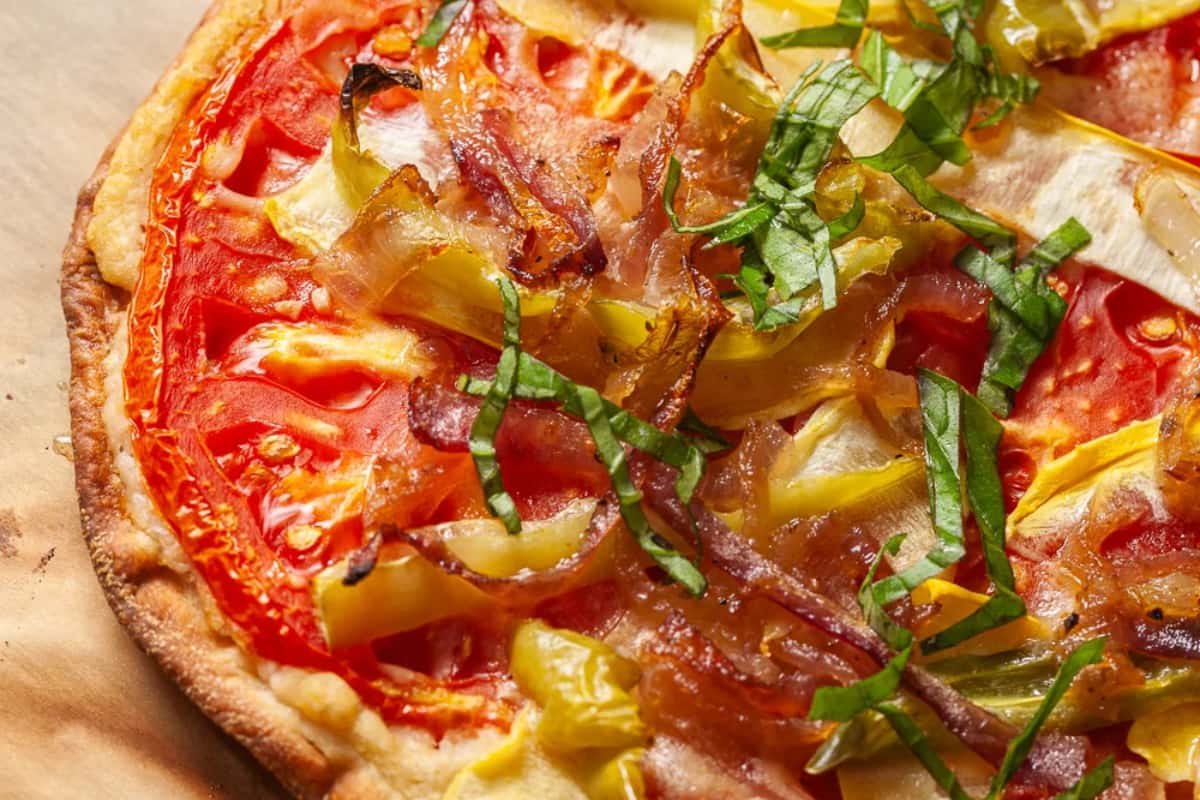 A plate of Cheeseless Pizza.