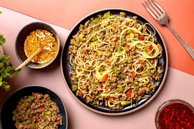 A bowl of Chinese Pasta With Beef And Pepper.