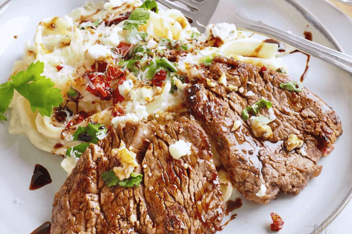 A plate of Olive Garden Copycat Steak Alfredo.