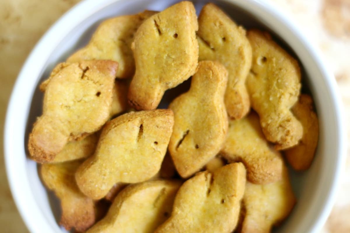 A bowl of Gluten-Free Goldfish Crackers.