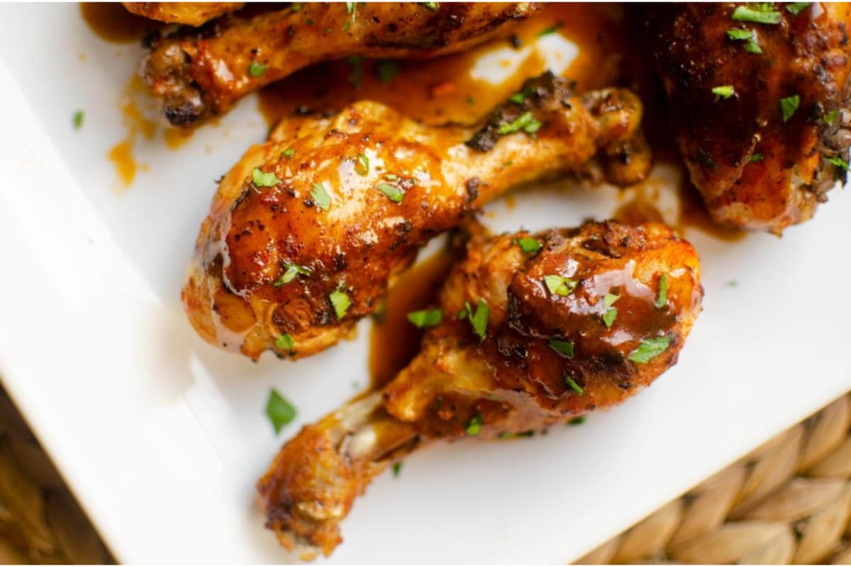 A plate of Instant Pot Chicken Drumsticks.