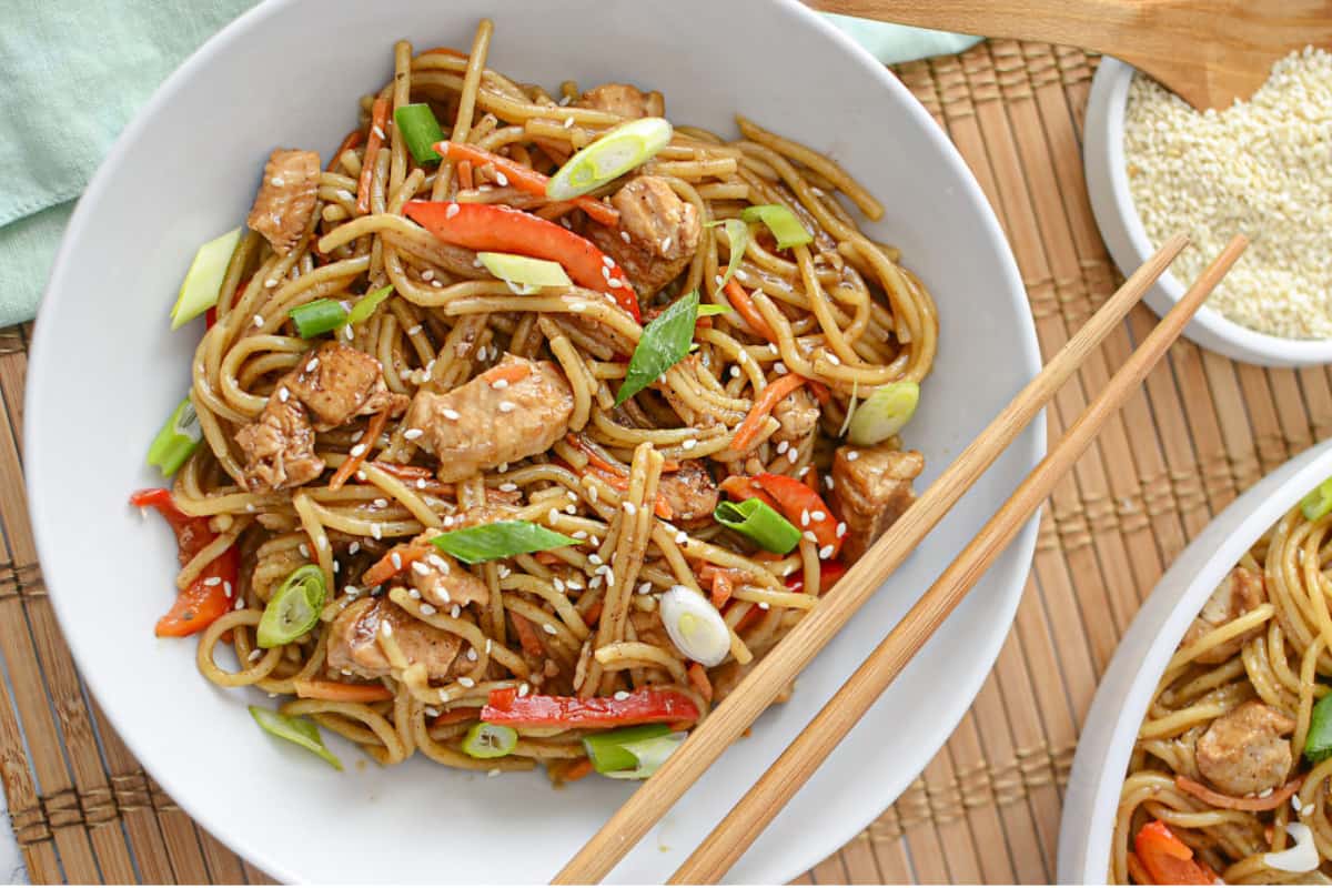 A plate of Instant Pot Chicken Lo Mein.