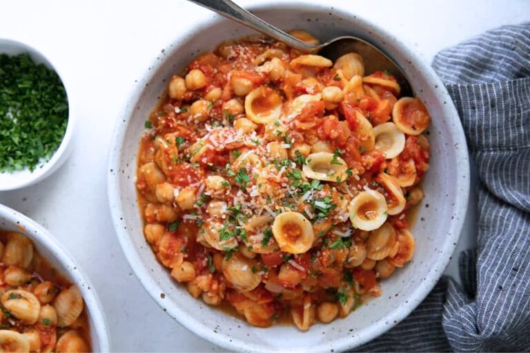 A bowl of Pasta with Chickpeas.