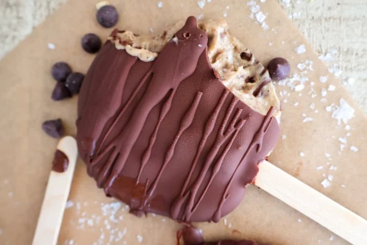 A plate of Peanut Butter Frozen Yogurt Bars.