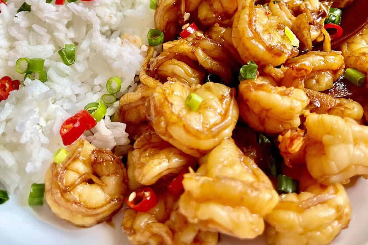 A plate of Easy Teriyaki Shrimp Stir Fry.