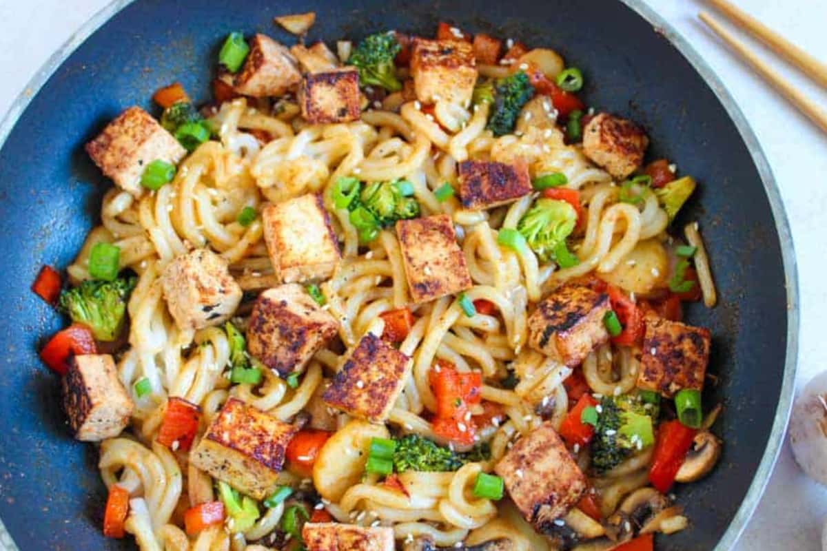 A dish of Tofu Stir Fry Noodles With Mushroom.