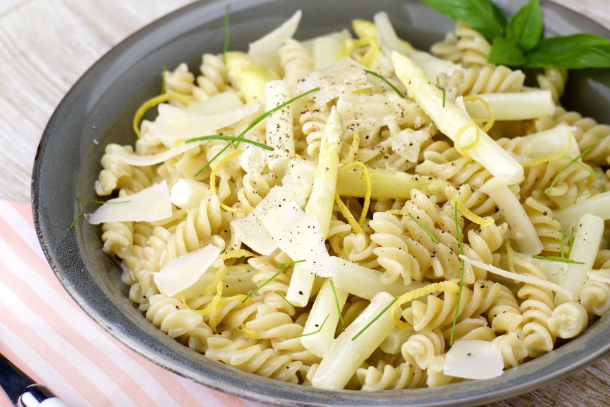 A plate of White Asparagus Pasta.