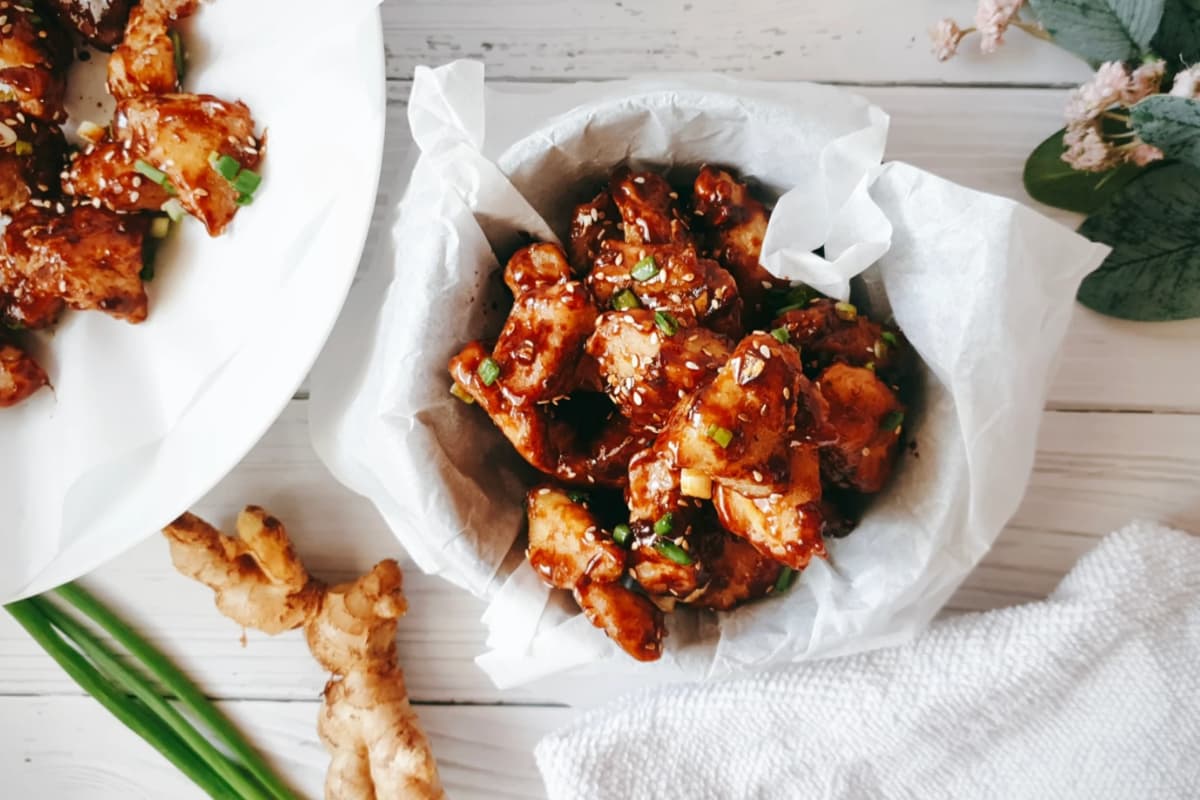 A plate of Crispy Korean Fried Chicken in Garlic Sauce.