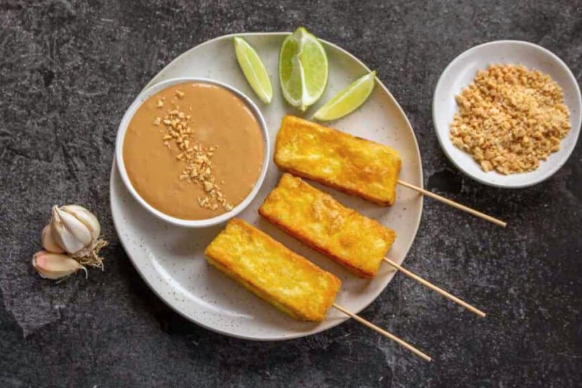 A bowl of Vegan Satay Sauce.