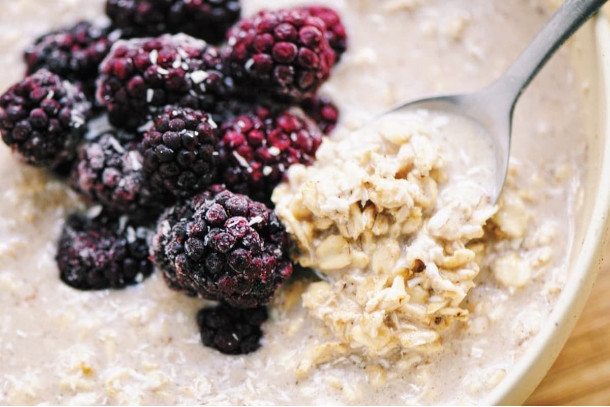 A bowl of Blackberry Overnight Oats.