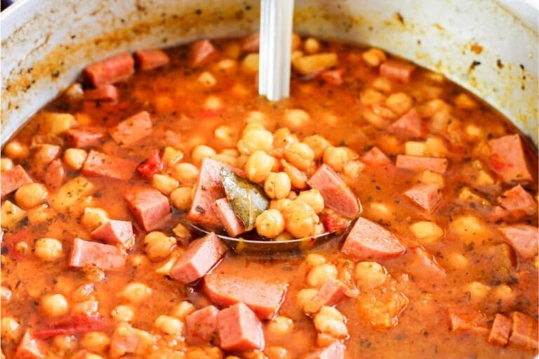 A pot of Puerto Rican Garbanzos Guisados.