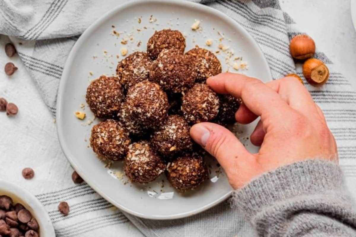 A plate of Chocolate Hazelnut Balls.
