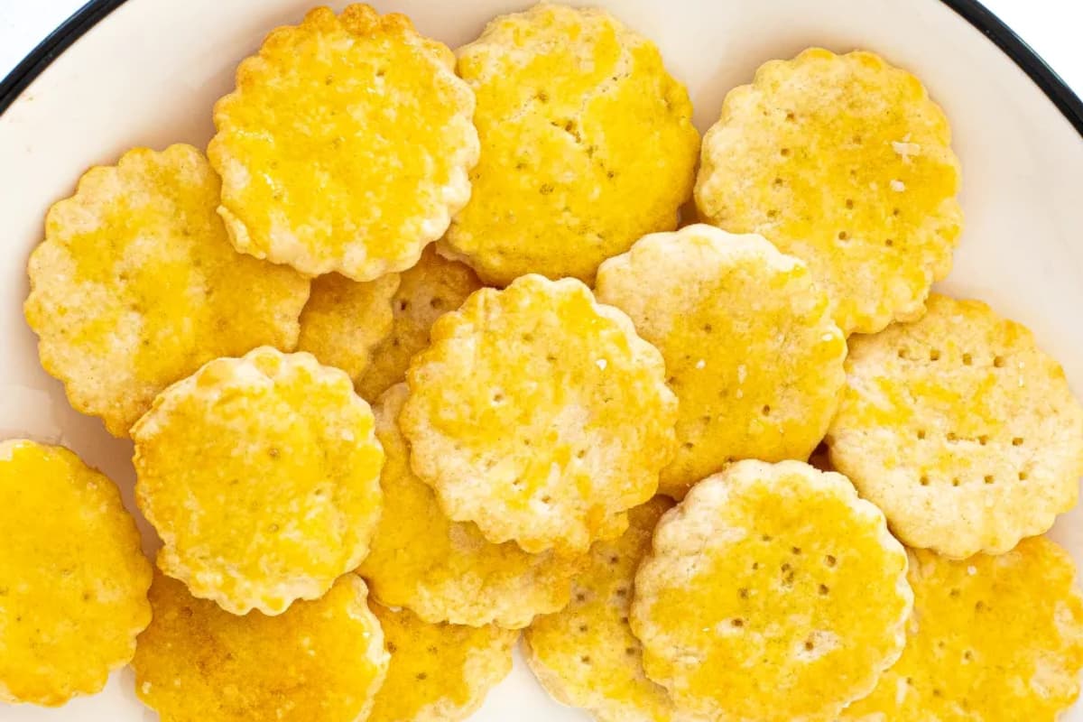 A plate of Homemade Ritz Crackers.