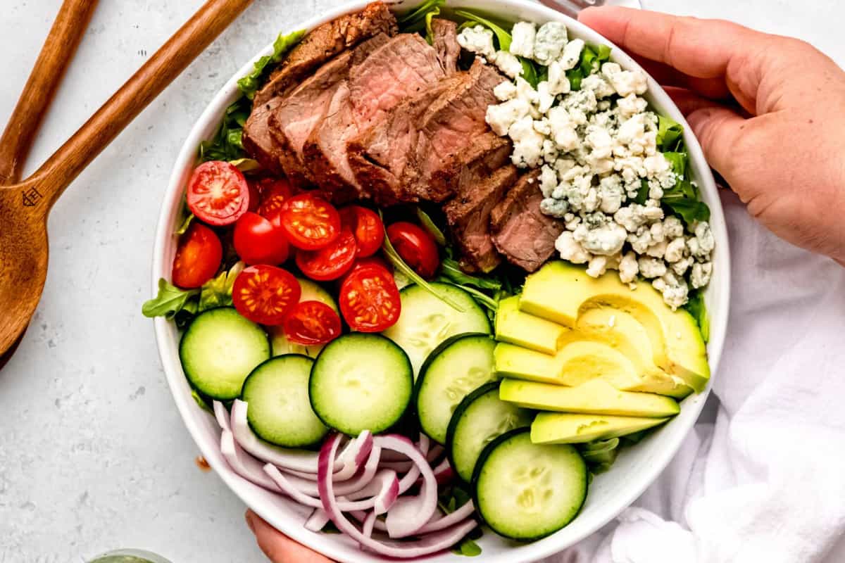 A bowl of Easy Grilled Steak Salad.