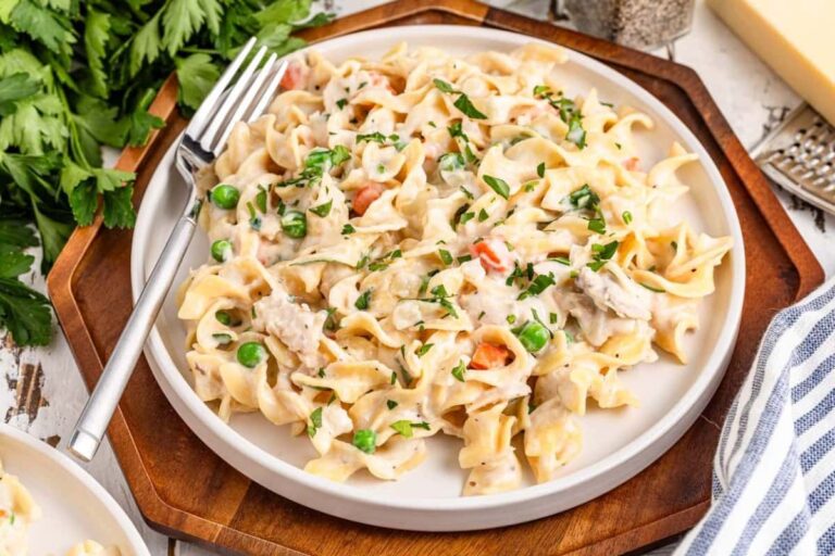 A bowl of Homemade Tuna Helper.