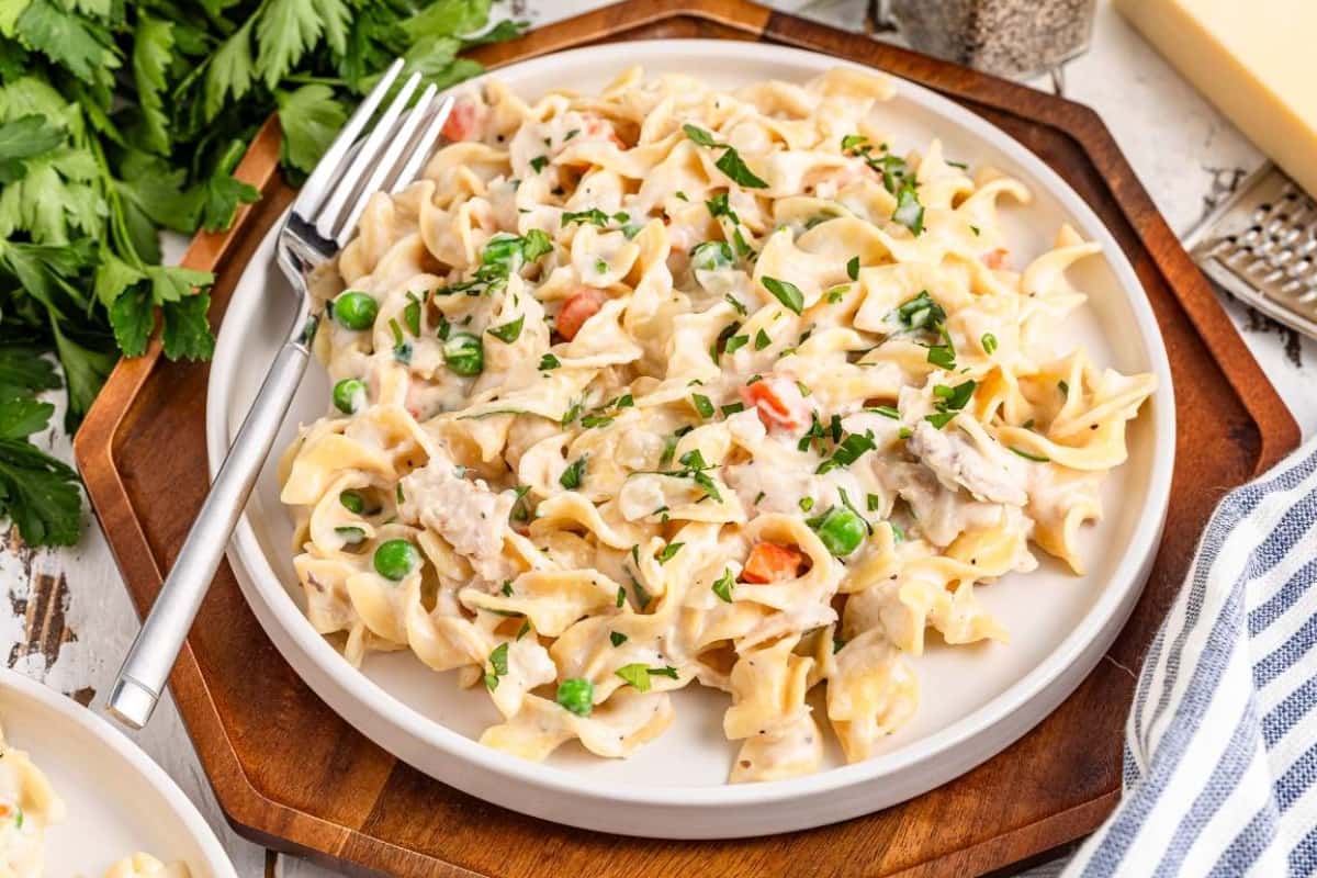 A bowl of Homemade Tuna Helper.