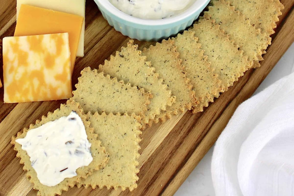 A plate of Keto Ranch Crackers.