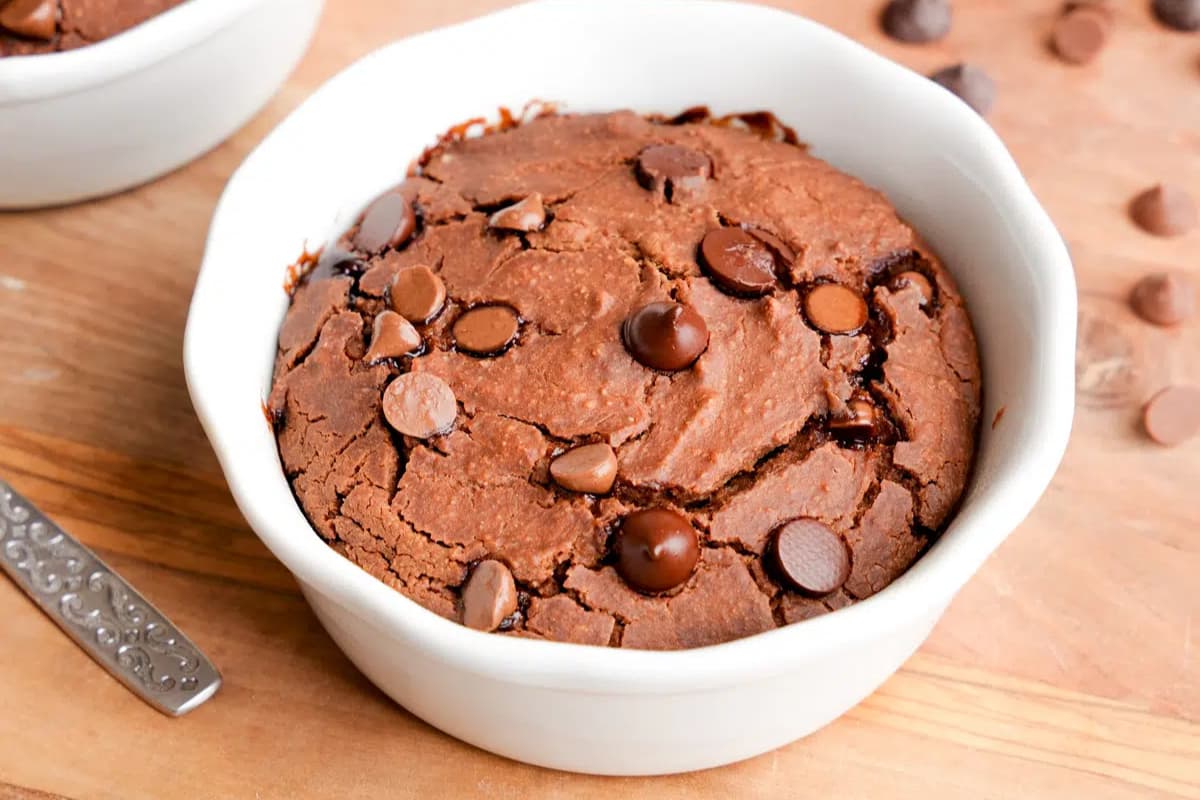 A dish of Protein Chocolate Baked Oats.