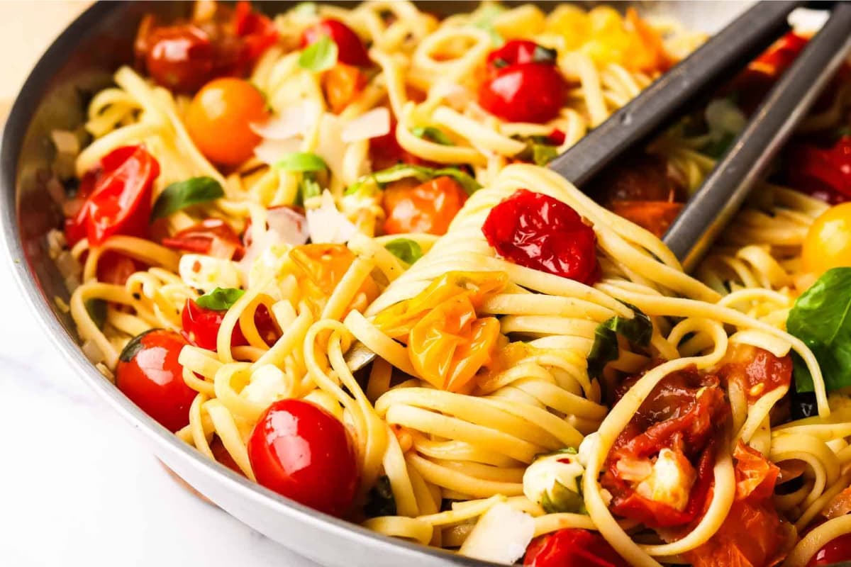 A pan of Cherry Tomato Basil Pasta.