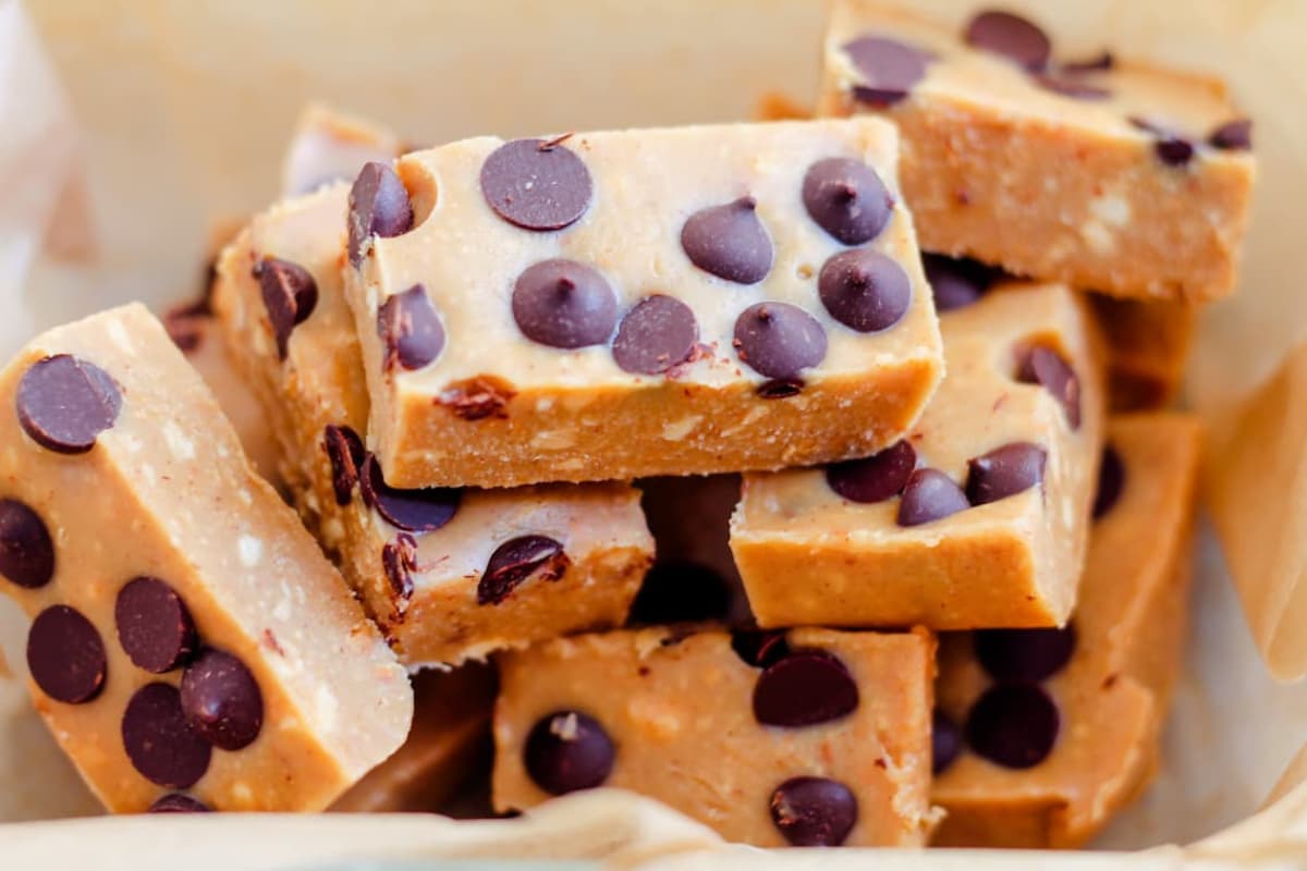 A dish of peanut butter freezer fudge.