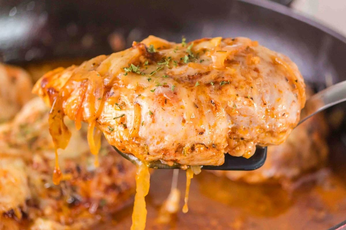 A dish of French Onion Chicken.