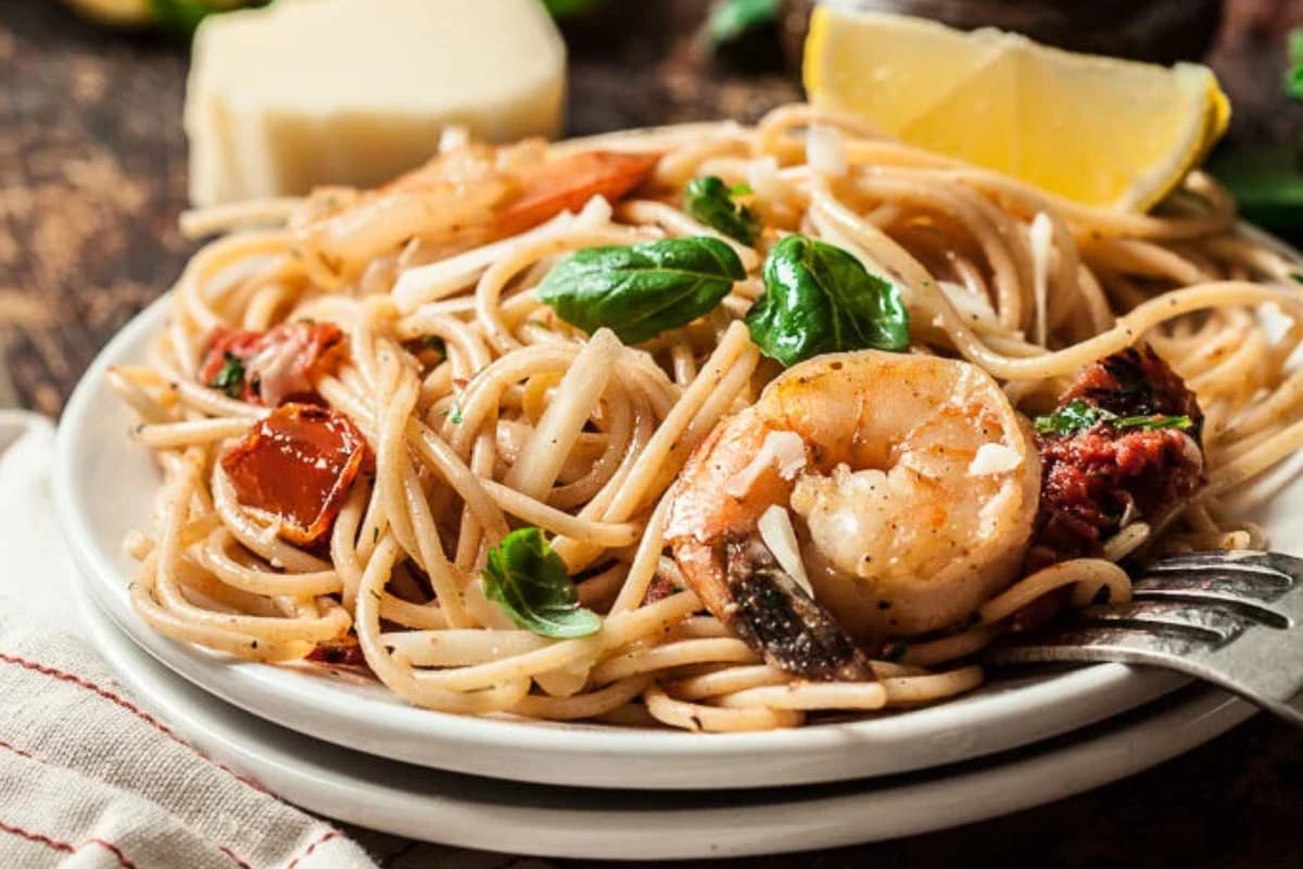 A plate of Shrimp Scampi Pasta.