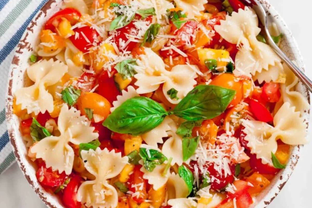 A bowl of Fresh Tomato Basil Pasta.