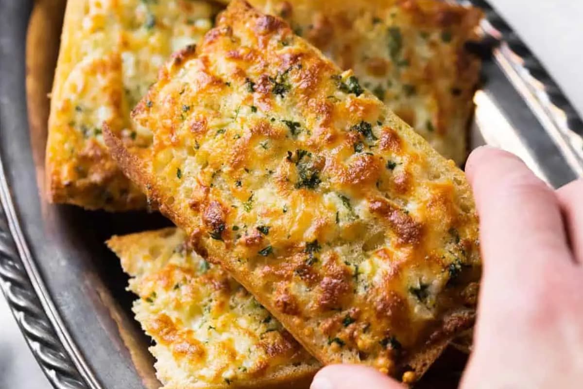 A plate of Air Fryer Garlic Bread.
