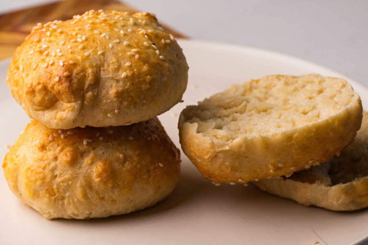 A plate of High Protein Cottage Cheese Burger Buns.