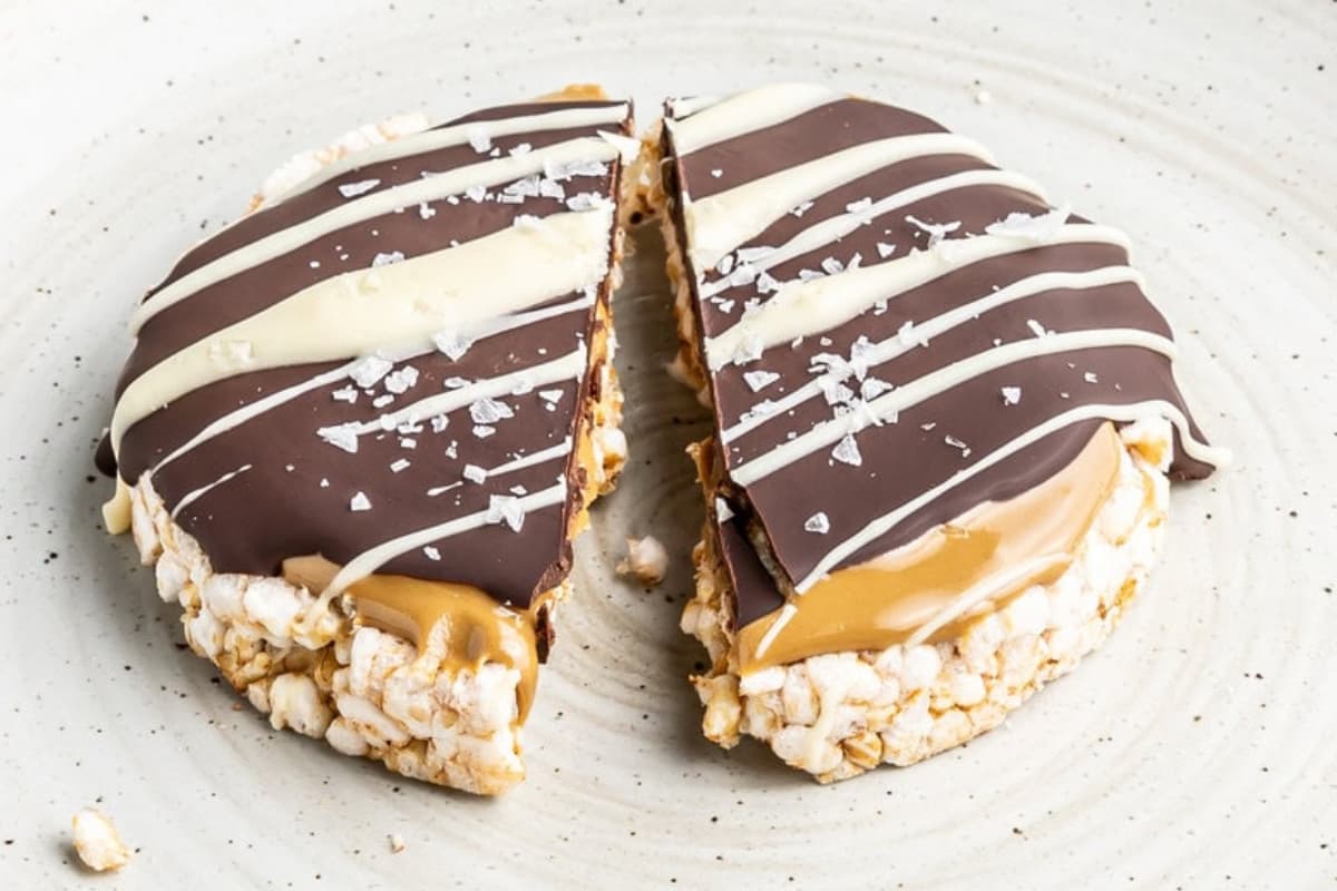 A plate of Peanut Butter Rice Cake.