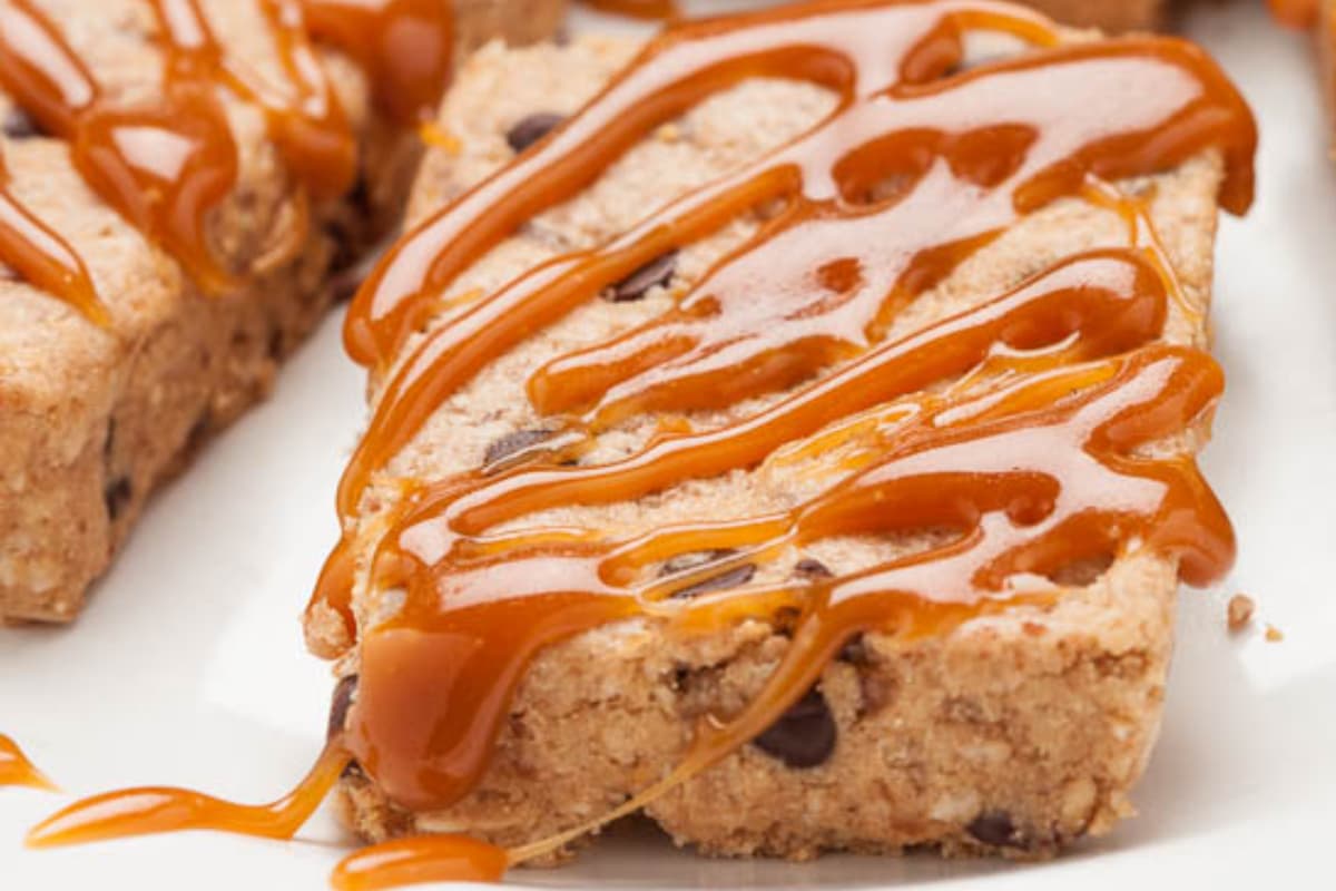 A plate of No-Bake Oatmeal Protein Bars.