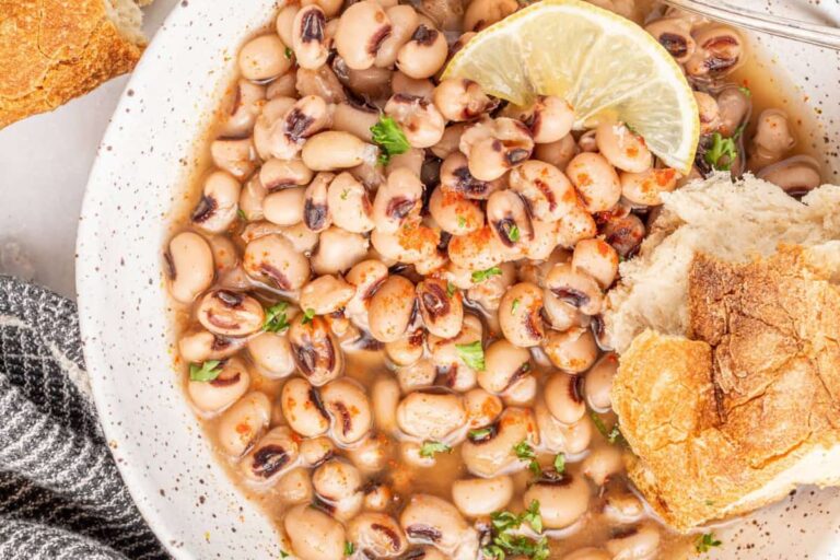A bowl of Instant Pot Black Eyed Peas.