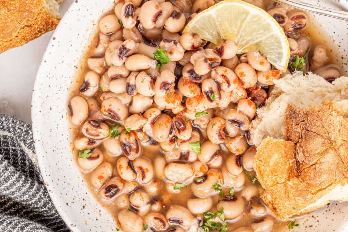 A bowl of Instant Pot Black Eyed Peas.