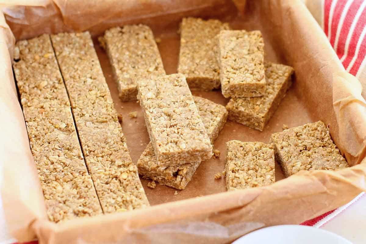 A tray of no bake sunbutter bars.